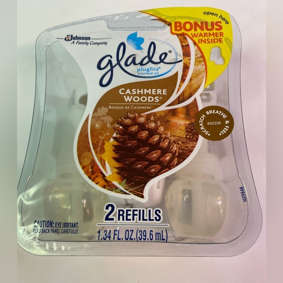 Glade Plugins Scented Oil Cashmere Woods Scent Warmer and 2 Refills - Picture 4 of 4